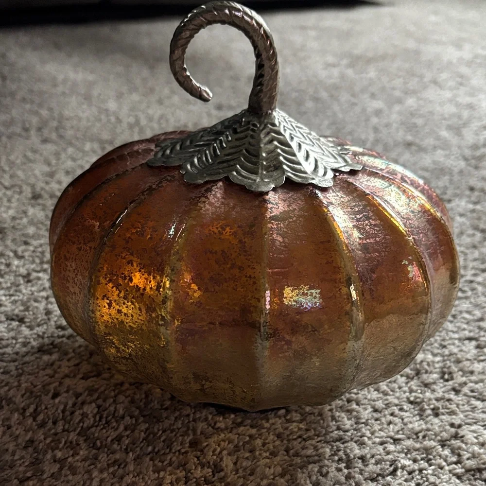 Kirklands Amber Glass Pumpkin with Metal Leaf - Picture 3 of 6